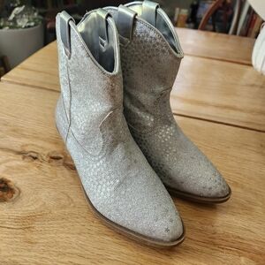 Tucker + Tate Girls Sz 3 Silver Cowgirl Boots  Metallic Western Sparkles‎ Stars
